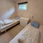 Dom wakacyjny Spacious With Forest Romo
