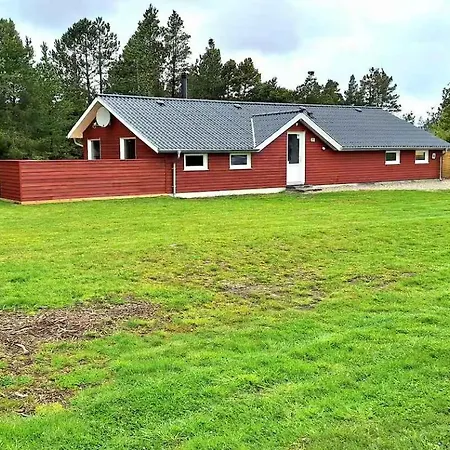 Tatil Evi Spacious With Forest Romo